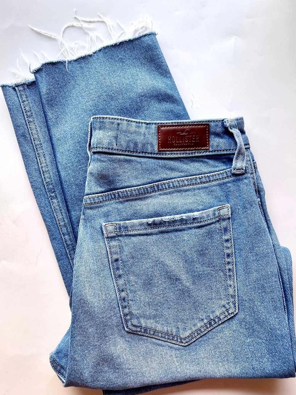 Hollister Ultra High-Rise Mom Jeans
Light Wash 5L W27 L29 Vintage Stretch